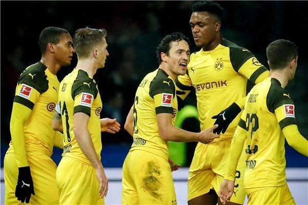 توماس ديلاني مع لاعبي بوروسيا دورتموند