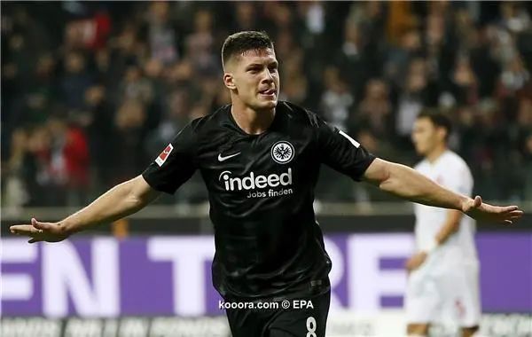 ?i=epa%2fsoccer%2f2018-10%2f2018-10-19%2f2018-10-19-07105705_epa