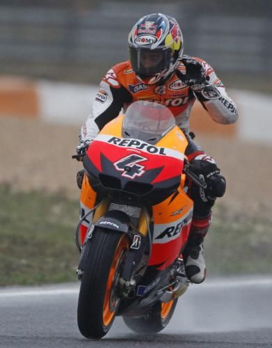 2010-10-30t113235z_01_jmr09_rtridsp_3_motorcycling-prix_reuters