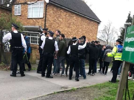 جماهير باريس من امام الملعب