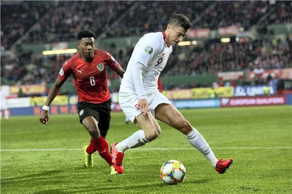 من مباراة النمسا وبولندا