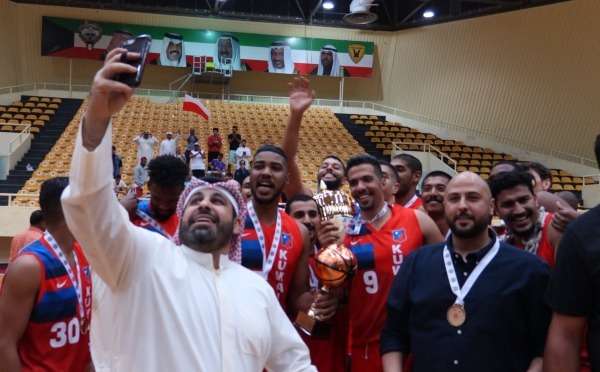 جانب من التتويج