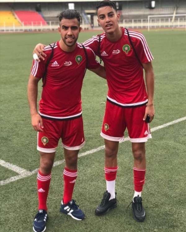 ثنائي الرجاء بقميص الأولمبي