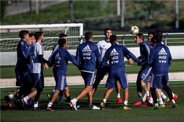 جانب من تدريبات الأرجنتين