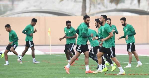 لاعبو منتخب الإمارات