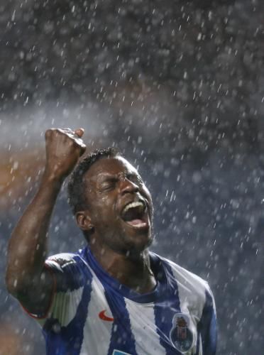 2010-10-30t211833z_01_mpb02_rtridsp_3_soccer-europe-portugal_reuters