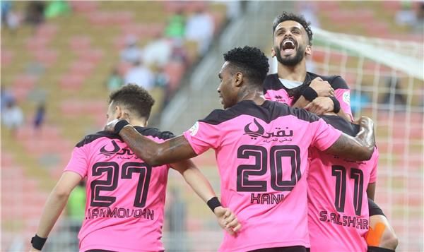 لاعبو الرائد