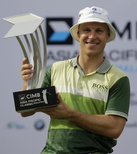 2010-10-31t095117z_01_sam06_rtridsp_3_golf-asia-malaysia_reuters