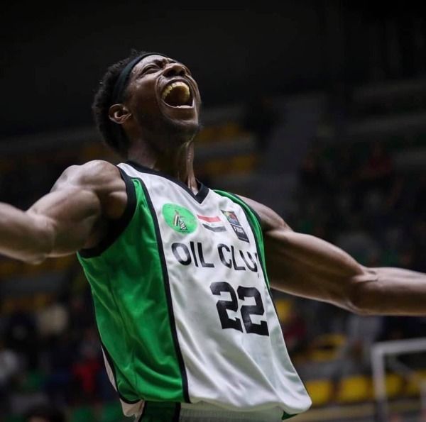 فرحة لاعب النفط