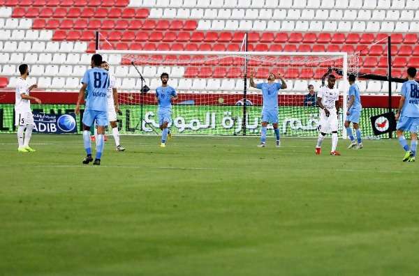 فرحة لاعبي دبا