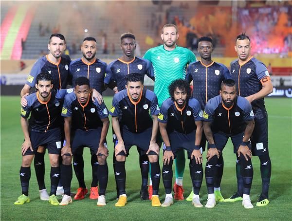 لاعبو الشباب