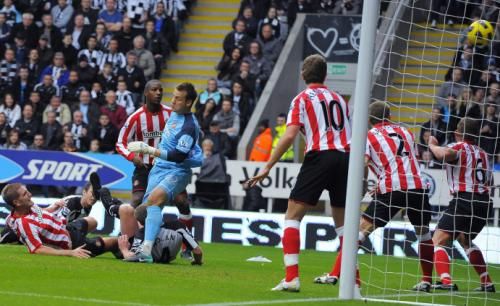 2010-10-31t145756z_01_nvr05_rtridsp_3_soccer-england_reuters