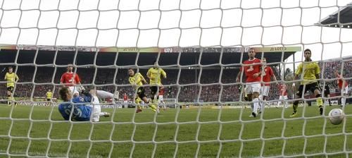 2010-10-31t154104z_01_kai05_rtridsp_3_soccer-germany_reuters