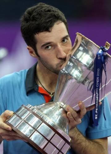 2010-10-31t163059z_01_stp05_rtridsp_3_tennis-men-stpetersburg_reuters