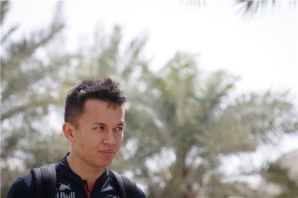 ألكسندر ألبون