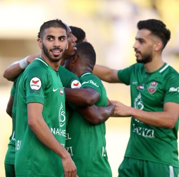 لاعبو شباب الأهلي
