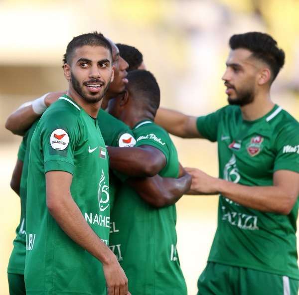 لاعبو شباب الأهلي