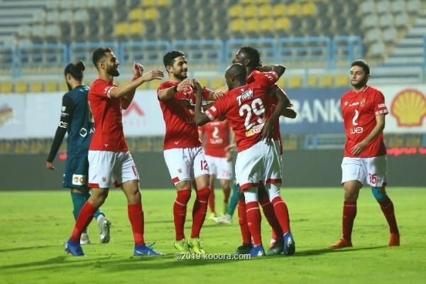 جيرالدو مع لاعبي الأهلي