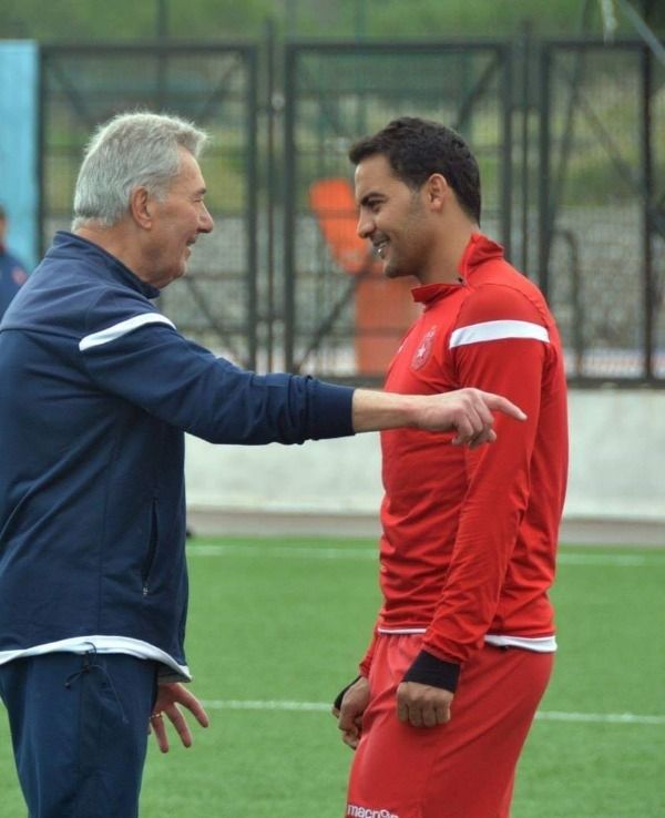 لومير يمرح مع اللاعبين