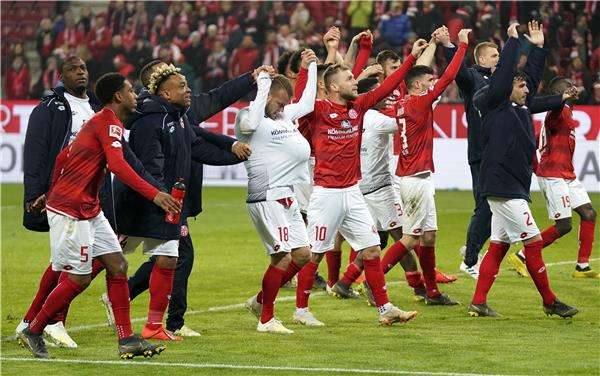 فرحة لاعبي ماينز