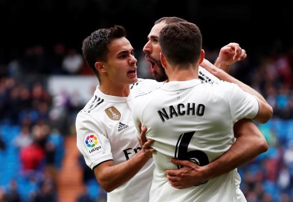 ناتشو مع لاعبي ريال مدريد