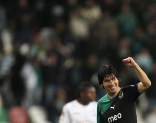 2010-10-31t204216z_01_hgc02_rtridsp_3_soccer-portugal_reuters