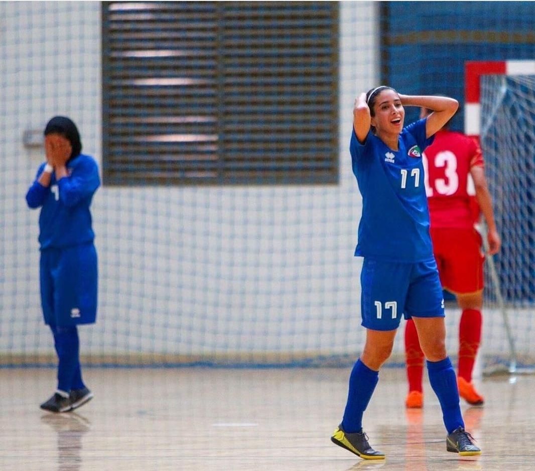 حسرة لاعبات الكويت بعد الخسارة من البحرين