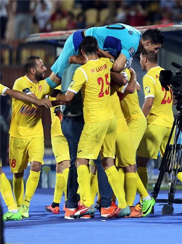 لاعبو نصر حسين داي