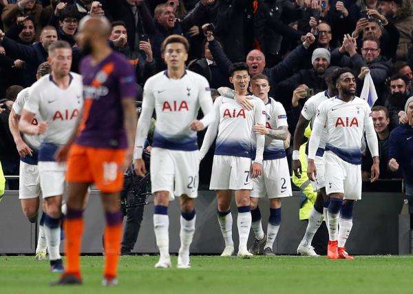 فرحة لاعبي توتنهام