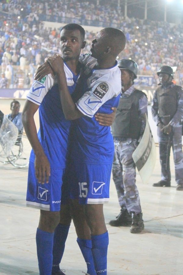 عمار الدمازين ( يسار )