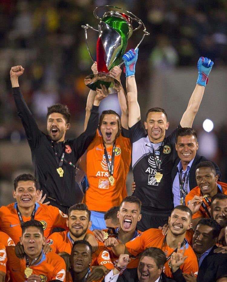 جانب من التتويج