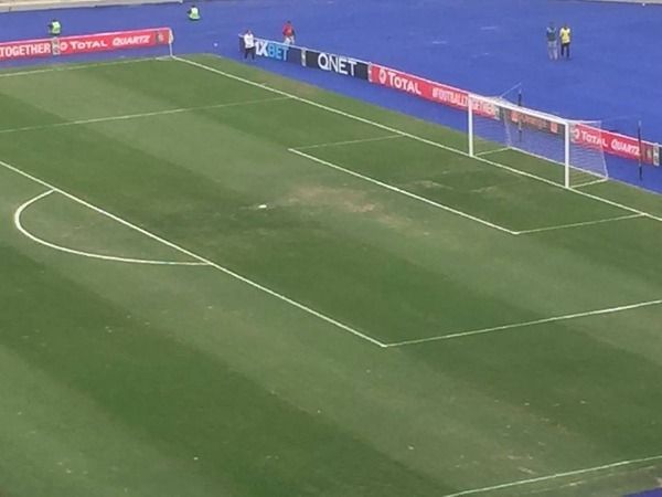 أرضية الملعب