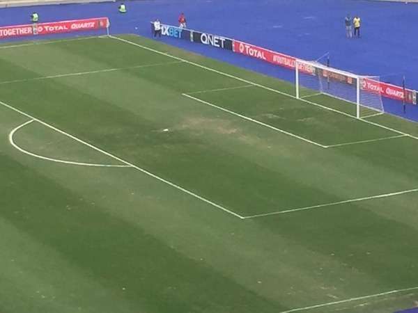 أرضية الملعب