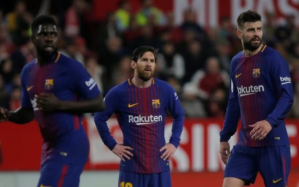 أومتيتي مع بيكيه وميسي