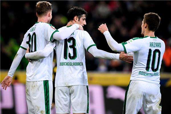 ستيندل يتوسط لاعبي مونشنجلادباخ 