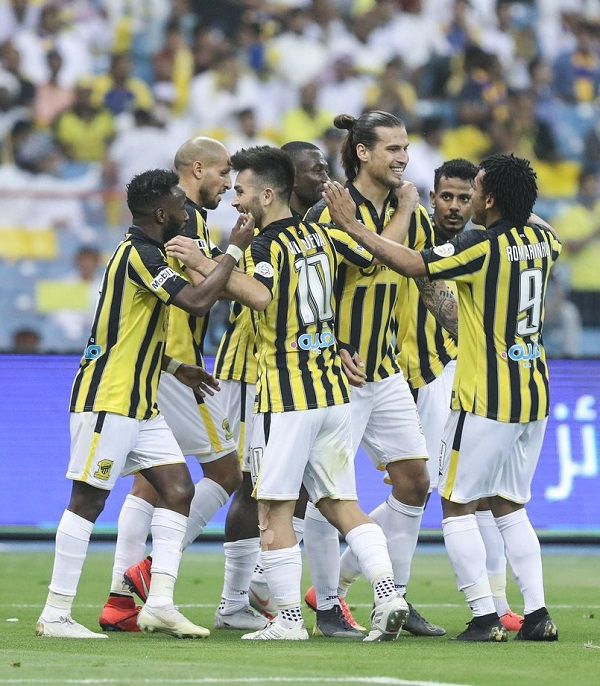 بريجوفيتش مع لاعبي الاتحاد