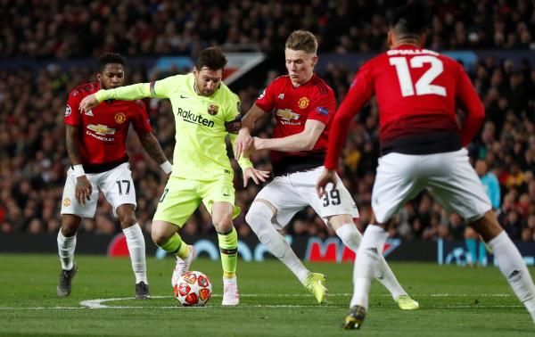جانب من مباراة الذهاب بين مان يونايتد وبرشلونة