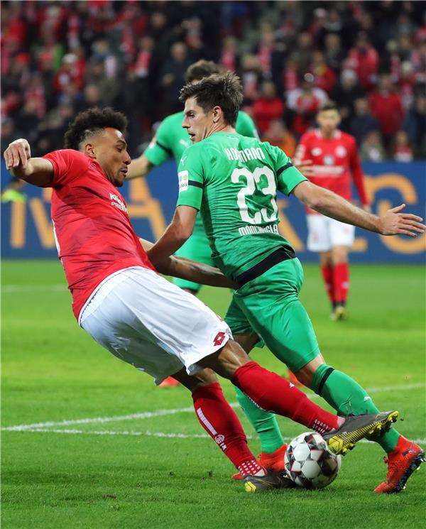  يوناس هوفمان 