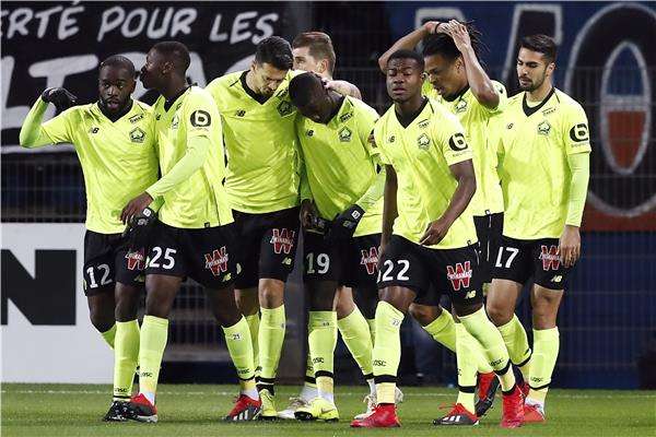 بيبي مع لاعبي ليل