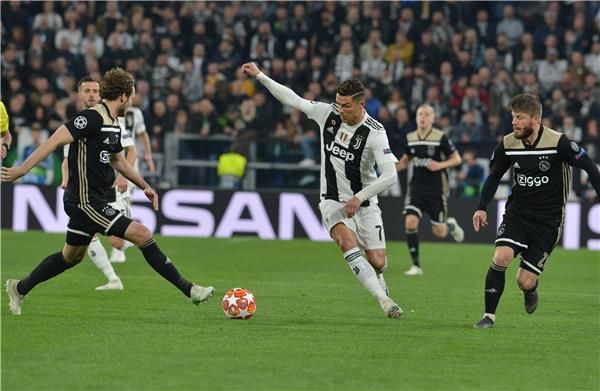 رونالدو فشل في فك الحصار الهولندي