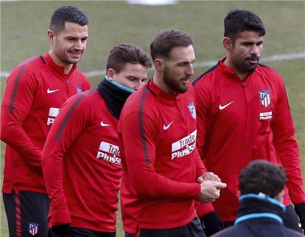 أوبلاك مع فريقه