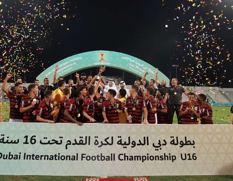 جانب من التتويج