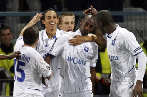 2010-11-03t213407z_01_chp07_rtridsp_3_soccer-champions_reuters