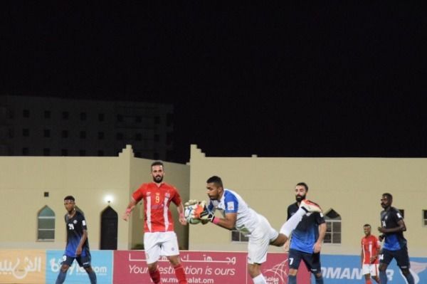 الدوري العماني يقترب من الحسم