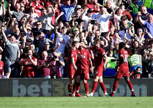 فرحة لاعبي ليفربول 
