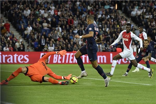 جانب من لقاء باريس سان جيرمان وموناكو