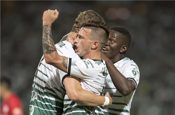 لاعبو سانتوس لاجونا