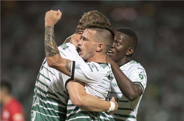 لاعبو سانتوس لاجونا