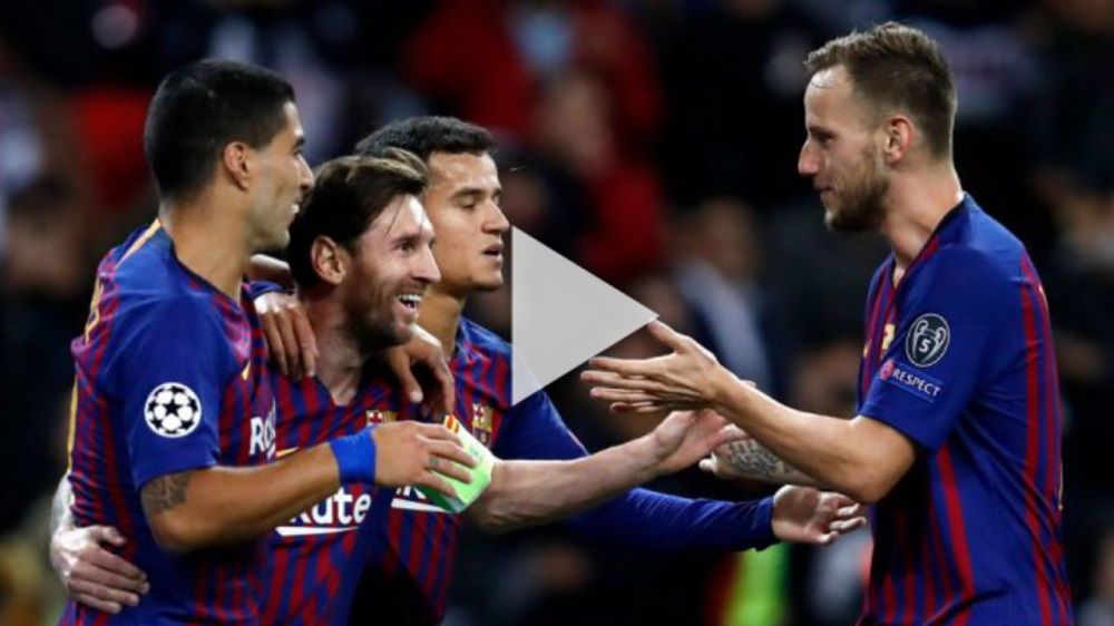 راكيتيتش مع لاعبي برشلونة