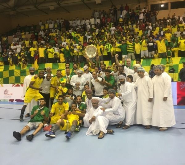 السيب يحتفل باللقب